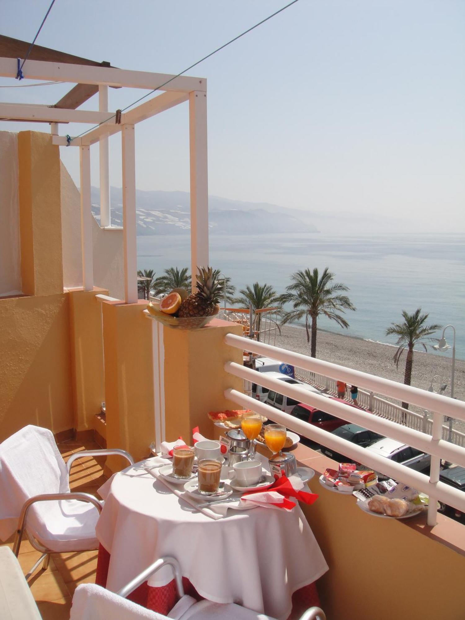Hostal Costa Sol Castell de Ferro Dış mekan fotoğraf
